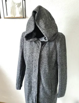 Abrigo gris ONLY capucha T40
