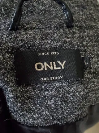 Abrigo gris ONLY capucha T40