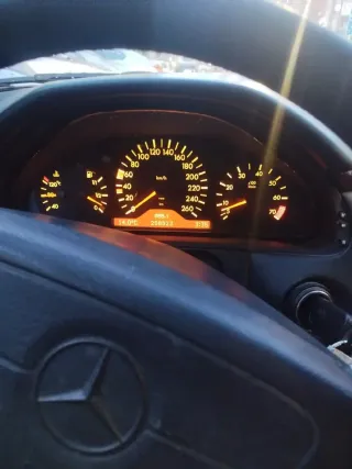 Mercedes-Benz Classe E (214) 1997