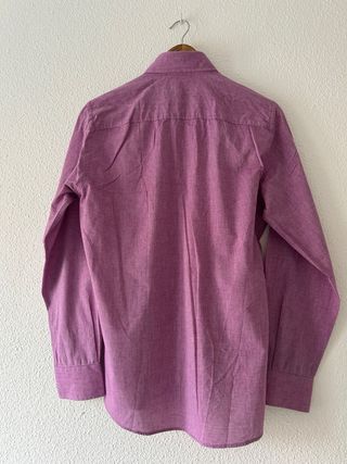 Camisa morada hombre