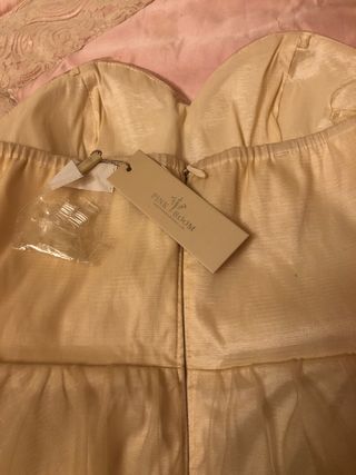 Vestido palabra de honor tul beige