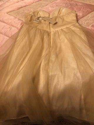 Vestido palabra de honor tul beige