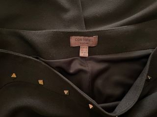 Falda Cortefiel negra con tachuelas