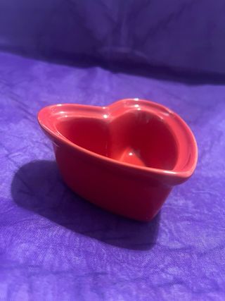 Ciotola a forma di cuore rossa