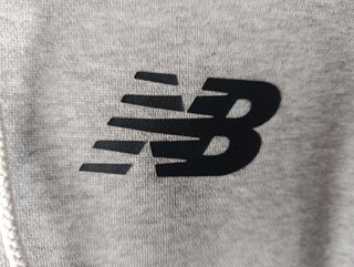 New Balance Sudadera con Capucha Talla M Logo Pech