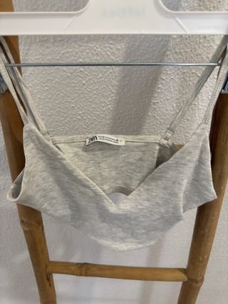 Top gris de tirantes