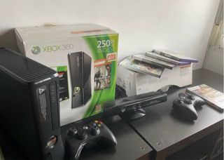 Xbox 360 Negra con 2 Mandos Camara y Juegos