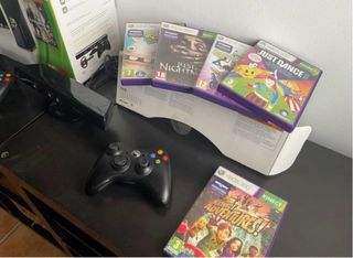 Xbox 360 Negra con 2 Mandos Camara y Juegos