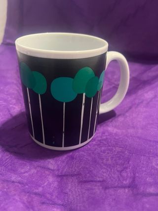 Tazza con orso e alberi