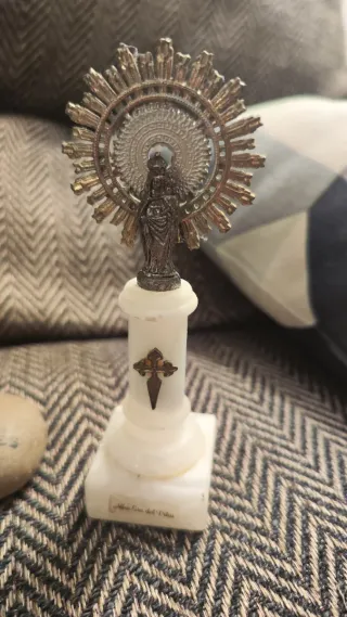 Lote artículos religiosos.Virgen del Pilar