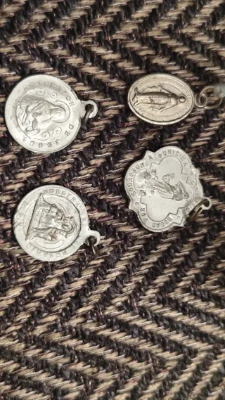 Lote artículos religiosos.Virgen del Pilar