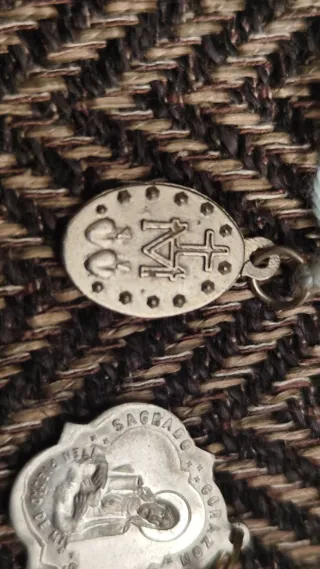 Lote artículos religiosos.Virgen del Pilar