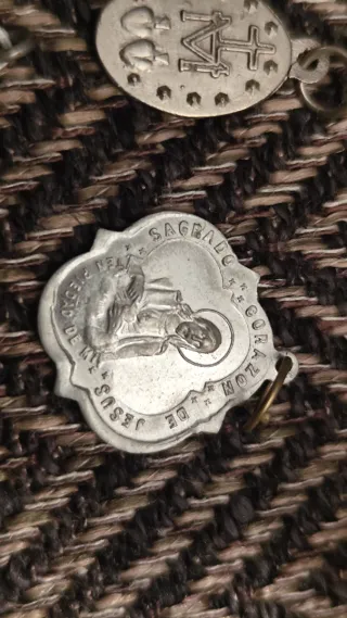 Lote artículos religiosos.Virgen del Pilar