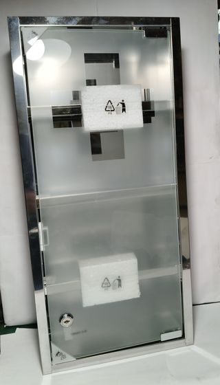 Armadio in vetro e metallo