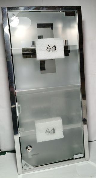 Armadio in vetro e metallo