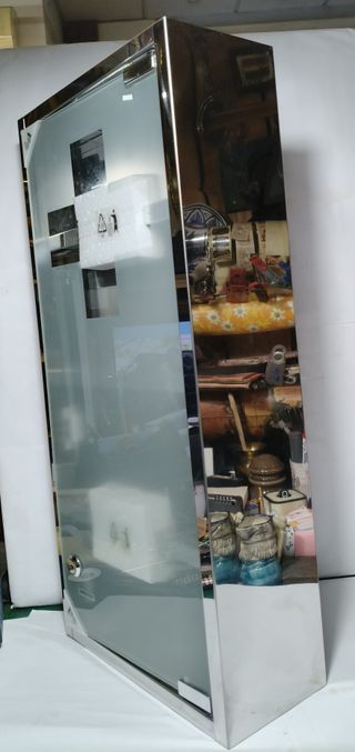 Armadio in vetro e metallo