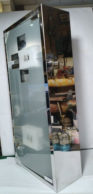 Armadio in vetro e metallo