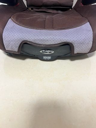 Silla de coche infantil marrón y gris
