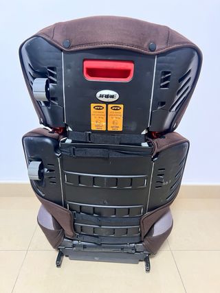 Silla de coche infantil marrón y gris