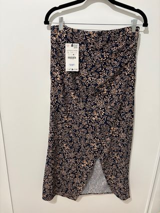 Falda midi Zara estampada