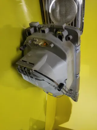 Faros Mercedes W123 240D