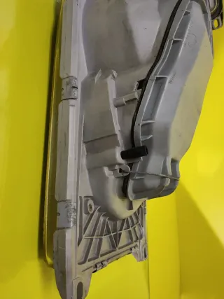 Faros Mercedes W123 240D