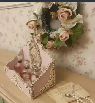 Expositor de Perfumes Rosa Estilo Vintage