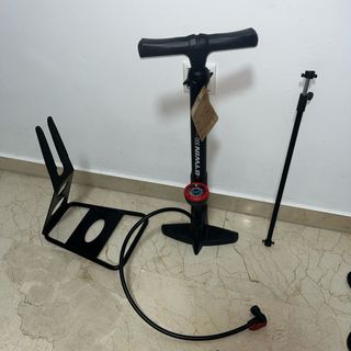 Kit Herramientas Bicicleta: Bomba y Soporte