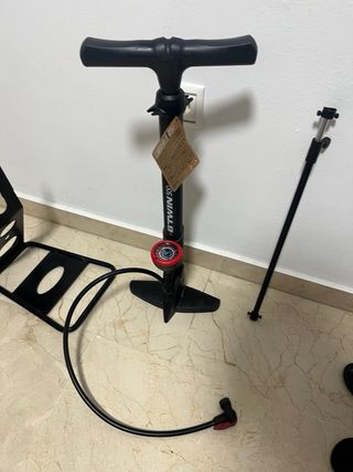 Kit Herramientas Bicicleta: Bomba y Soporte
