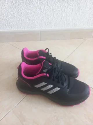 Zapatillas Adidas Negras y Rosas