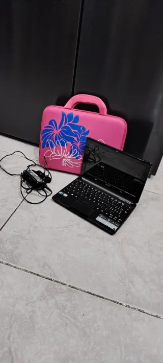 Acer Notebook Nero con Borsa Rosa