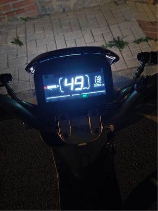 Moto Eléctrica Scooter 49cc Roja y Blanca