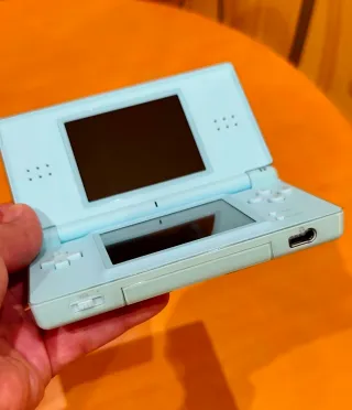 Nintendo DS Lite Turquesa impecable + Cargador