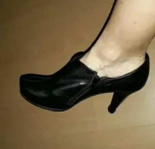 Botines de piel negros