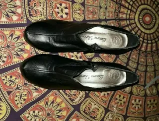 Botines de piel negros