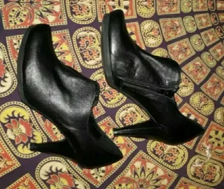 Botines de piel negros