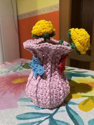 Vasetto uncinetto fiori gialli e farfalle