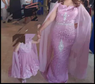 Vestido de fiesta morado y rosa