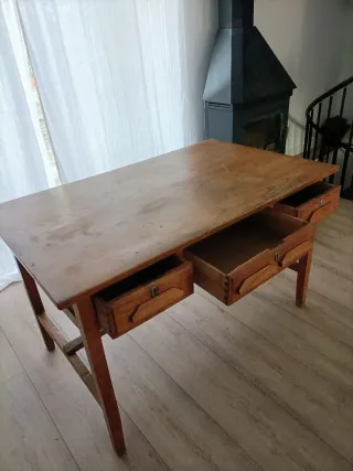 Mesa de despacho antigua.