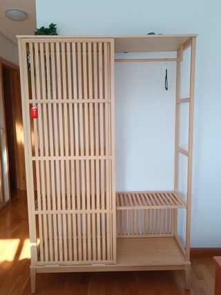 Armario de bambú y madera