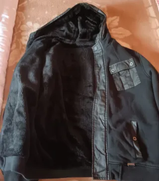 Cazadora Caballero Negra con Capucha