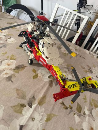 LEGO Technic 42145 Helicóptero Airbus