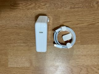 Cargador MacBookPro 96W + Cable USBC Apple