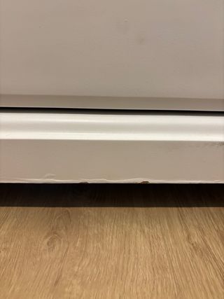 Cómoda blanca de madera