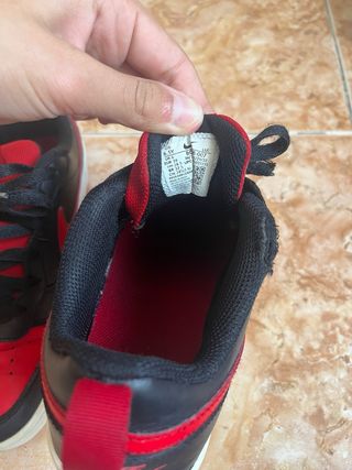 Zapatillas Nike Negras y Rojas Talla 39