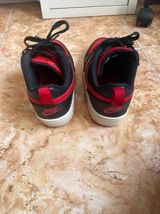 Zapatillas Nike Negras y Rojas Talla 39