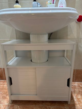 Mobile da bagno bianco con ante scorrevoli