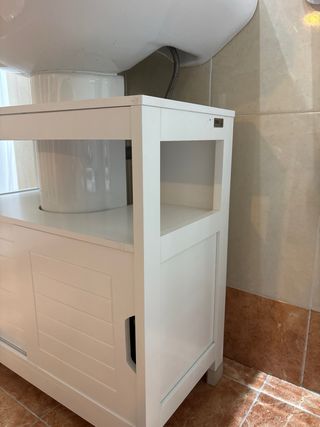 Mobile da bagno bianco con ante scorrevoli