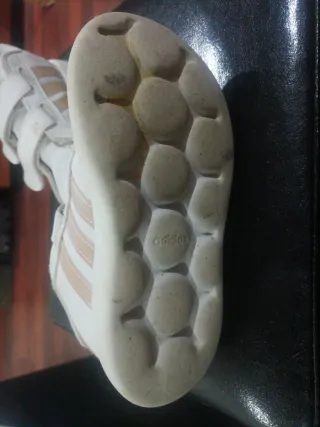 Tênis infantil branco Adidas Número 27