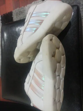 Tênis infantil branco Adidas Número 27